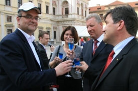 Koalice s ODS je jistá. Modrá je dobrá...