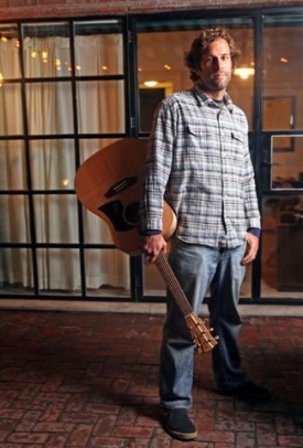Surfař hudebníkem: Jack Johnson.