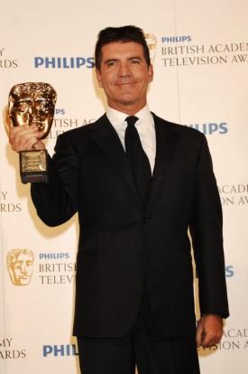 Simon Cowell se těší ze svého zvlášního ocenění.
