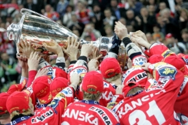 Hokejisté pražské Slavie jsou mezi českými adepty. Hokejisté pražské Slavie jsou mezi českými adepty.