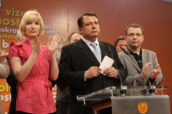 Jiří Paroubek odstoupil po zveřejnění výsledků voleb.
