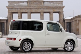 Kdo hledá extravaganci, ten Nissan Cube nepřehlédne.