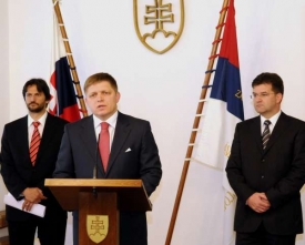 Slovenský premíér Fico s ministry zahraničí a vnitra.