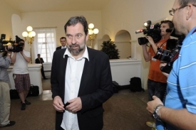 Radek John přichází na další kolo jednání o vládě.