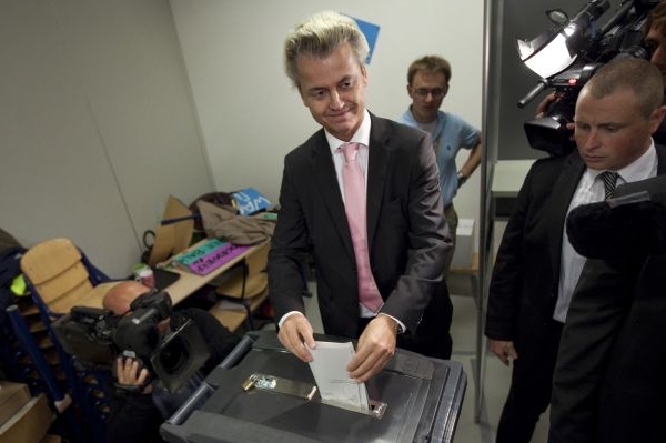 Výrazná osobnost letošních voleb v Nizozemsku Geert Wilders.