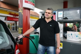 Padesát let řidiči čerpali benzin Speciál. Teď končí.