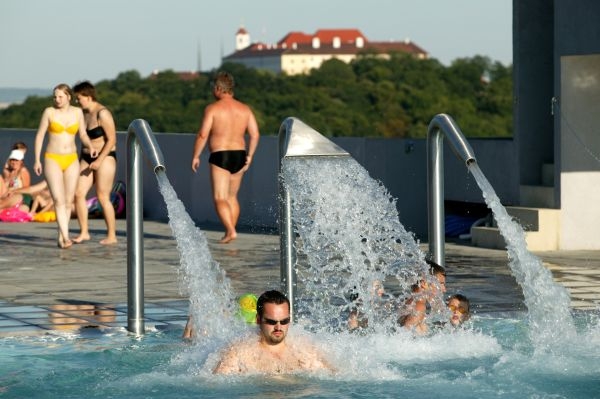 Hned na několika místech republiky překonaly teploty rekord.