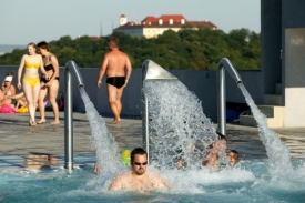 Hned na několika místech republiky překonaly teploty rekord.
