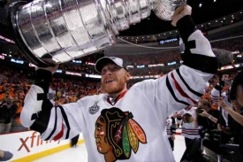 Marián Hossa se napotřetí dočkal. S Chicagem vyhrál Stanley Cup. Marián Hossa se napotřetí dočkal. S Chicagem vyhrál Stanley Cup.