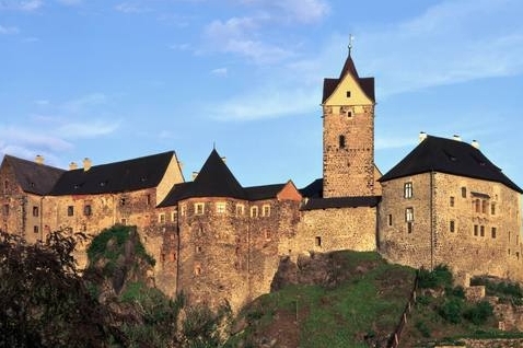 Za mučeníčkem na Loket. V sobotu se zde bude stínat. 