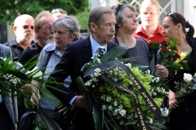 S Ladislavem Smoljakem se na Olšanech dnes loučil i Havel.