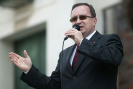 Bývalý předseda Vandas tvrdí, že po straně zůstalo tisíc korun.