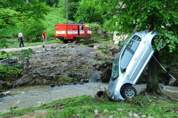 Po přívalovém dešti se rozvodnila řeka Kamenice.