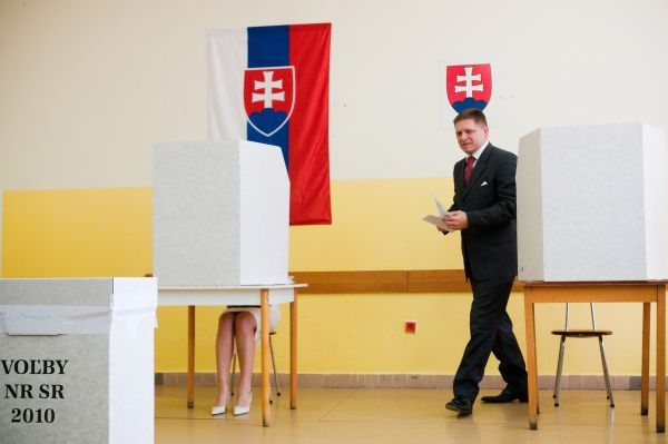 Premiér Fico svůj hlas odevzdal, manželce chyběl lístek.