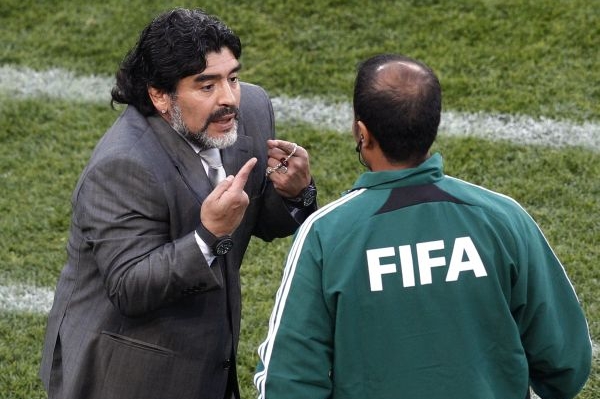 Diego Maradona jako vždy - herecky emotivní. 