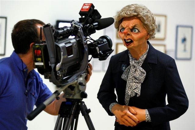 Ani &quot;železná&quot; premiérka Margaret Thatcherová vtípkům neunikla.