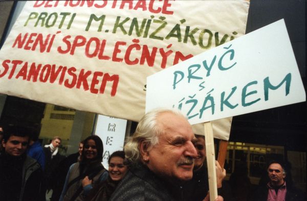Milan Knížák je trnem v oku už dlouho.