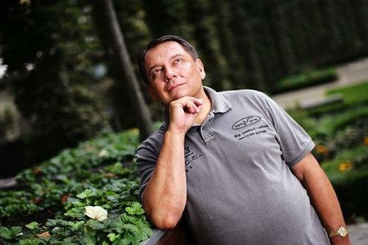 Jiří Paroubek se usmívá. Je to smích Gogola.