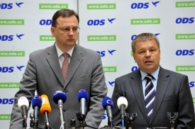 Petr Nečas a Petr Tluchoř (vpravo).