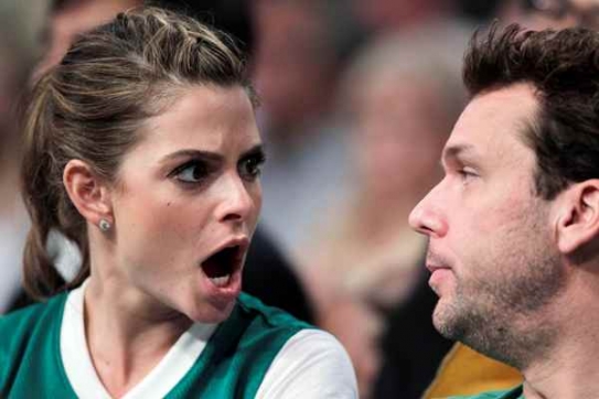Televizní hvězdy Maria Menounosová a komik Dane Cook. Televizní hvězdy Maria Menounosová a komik Dane Cook.