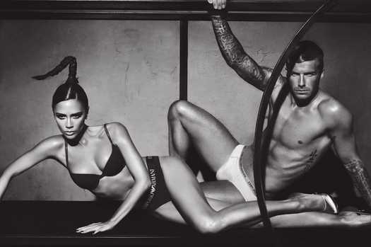 Victoria a David Beckhamovi v kampani pro Armaniho.