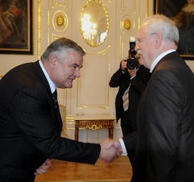 Předseda SNS Ján Slota na audienci u prezidenta Gašparoviče.
