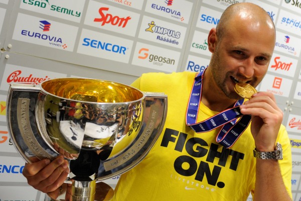 Tomáš Vokoun dostal po příletu do Česka nové zlato.