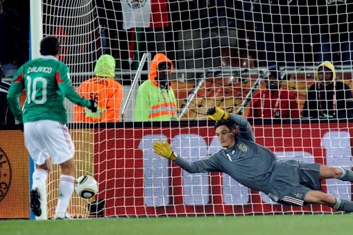 Blanco proměňuje penaltu proti Francii.