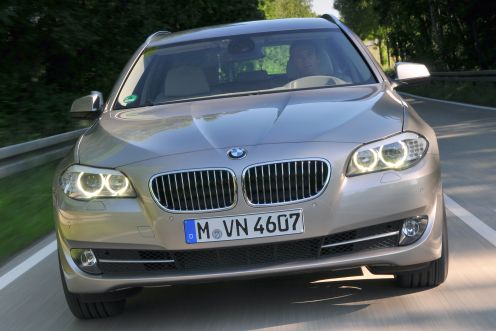 Novinkou týdne je bezesporu BMW 5 Touring.