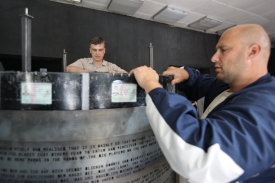 Policie získala občanské průkazy, pro které si přijela.