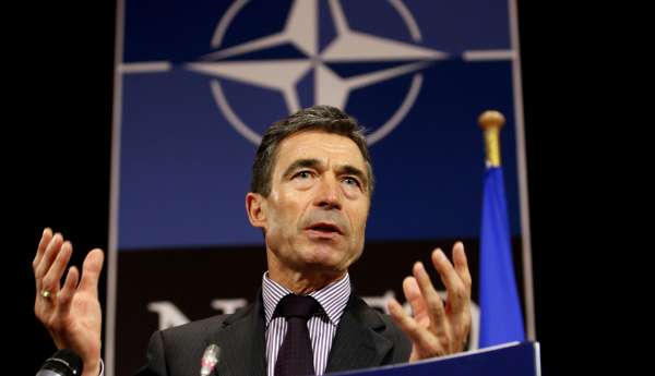 Šéf NATO Rasmussen vybízí Makedonce nepřímo k přejmenování .