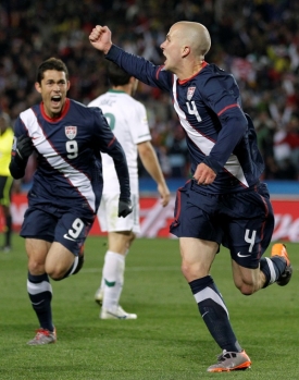 Hrdina Spojených států amerických. Michael Bradley vyrovnal na 2:2.