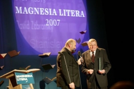 V roce 2007 převzal cenu Magnesia Litera za přínos české literatuře.