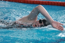 Češi do vody chodí relaxovat, nikoli sportovat.
