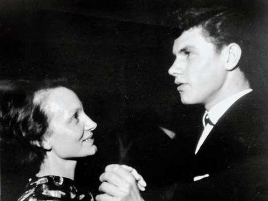 Margot Honeckerová ve víru tance.