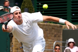 John Isner během nejdelšího tenisového zápasu všech dob.