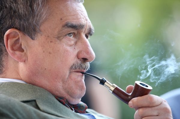 Karel Schwarzenberg je politickou celebritou.