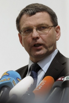 Přál by si, aby bylo ve sněmovně ještě více žen.