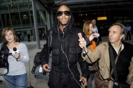Anelka prodloužil smlouvu v Chelsea