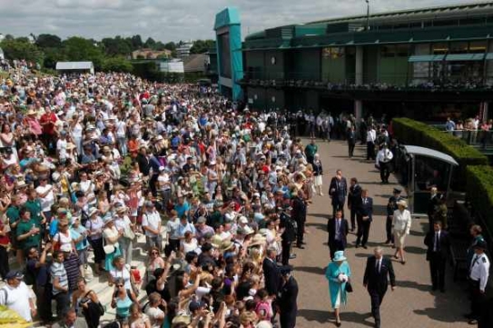 Královna Alžběta II. navštívila Wimbledon. Královna Alžběta II. navštívila Wimbledon.