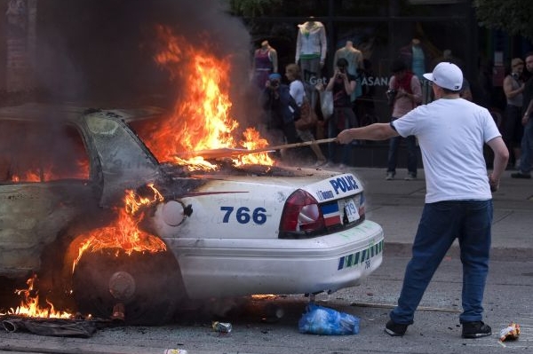Za nepokoje je odpovědná jen malá část demonstrantů.