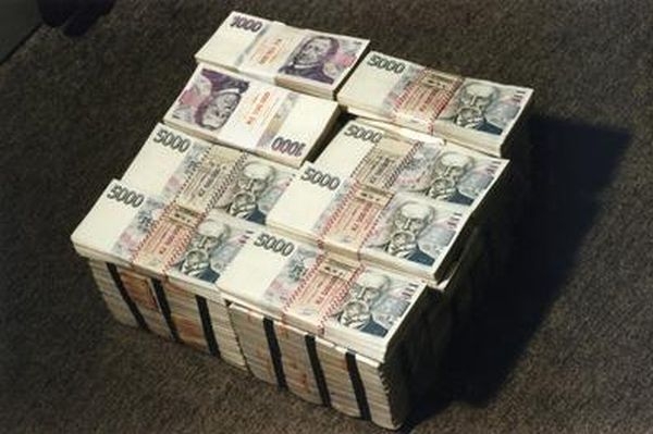 Dolarových milionářů v Česku loni žilo 12,5 tisíce osob.