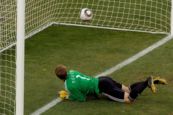 Neuznaný gól Anglie znovu oprášil otázku, co fotbal a video.