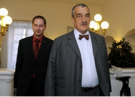 Předseda TOP 09 Karel Schwarzenberg s Petrem Gazdíkem.