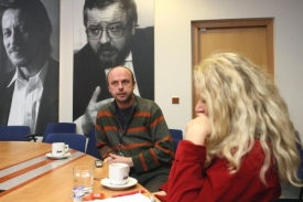 Archiválie pod vedením Bukovszkého se údajně ničily a ztrácely.