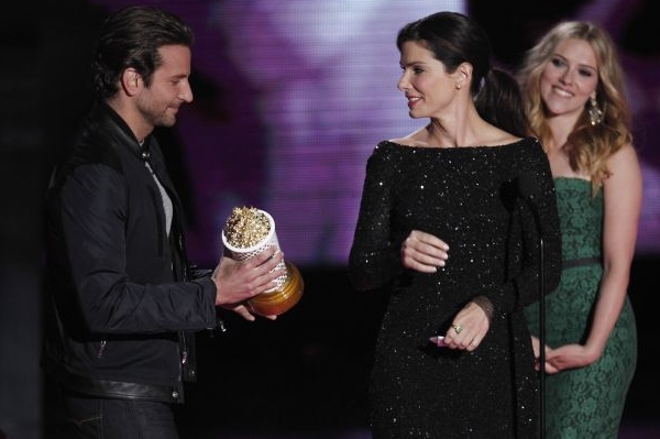 Sandra Bullock se v pondělí rozvedla s nevěrným manželem.