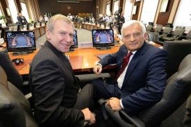 Yves Leterme, belgický premiér, a šéf europarlamentu Jerzy Buzek.