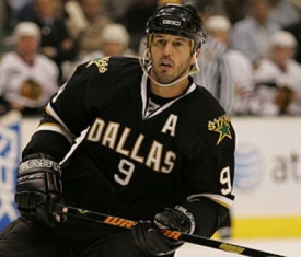 V dresu Hvězd odehrál Mike Modano dvacet sezon.