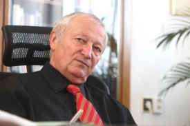 Vyjednavači se sešli s ministrem financí Eduardem Janotou.