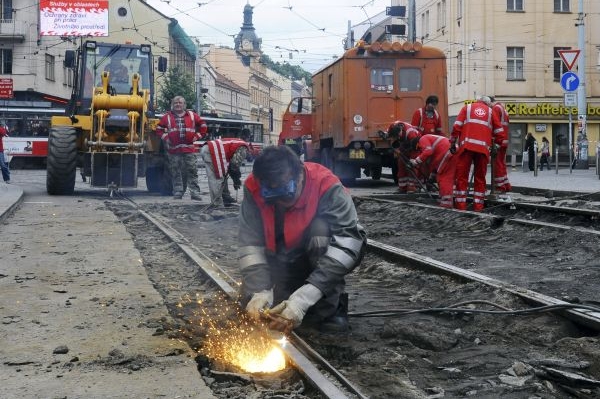 Rekonstrukci Plzeňské předcházely úpravy Nádražní ulice.